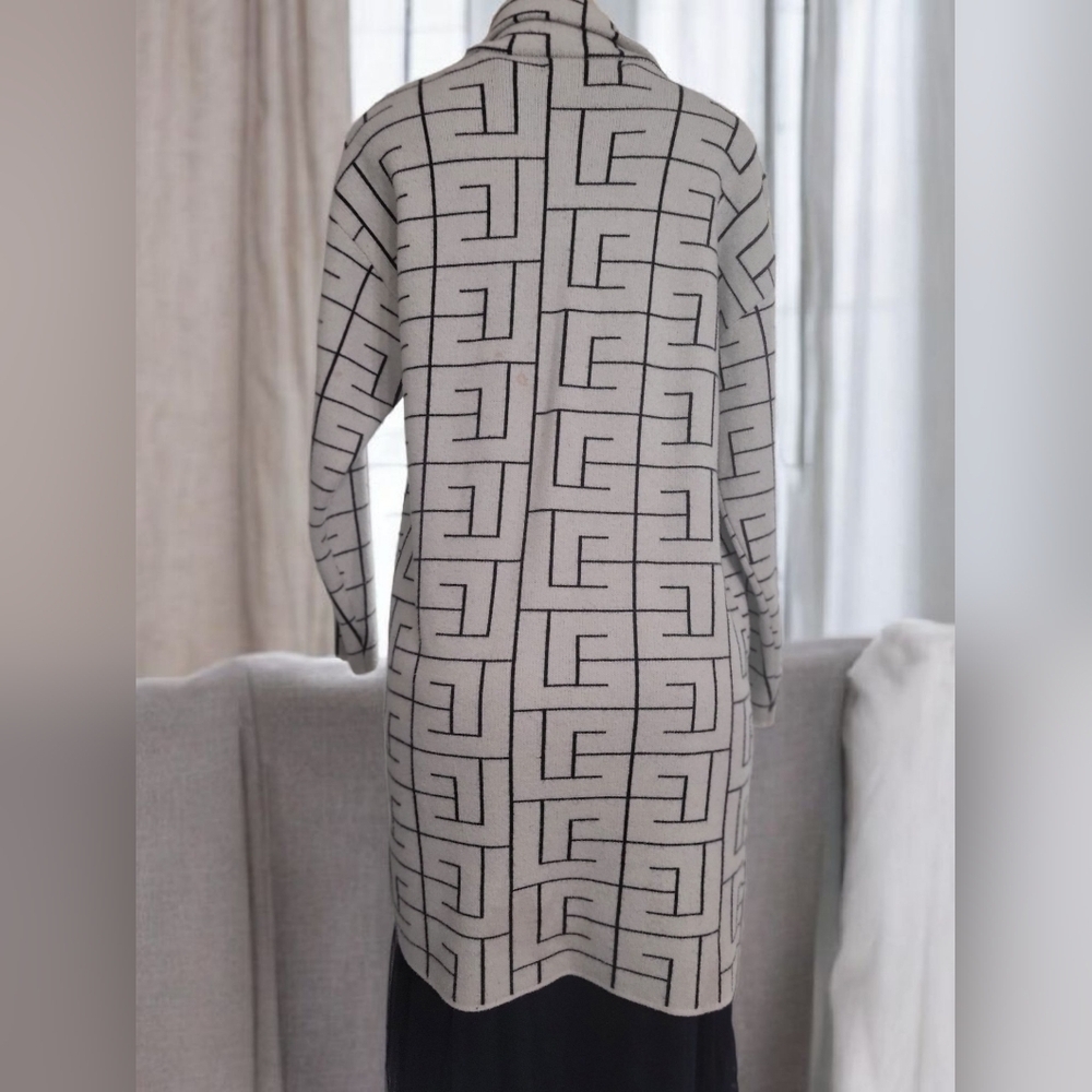 Eva & Paige Black and White Patterned Cardigan Size # L - Picture 4 of 9